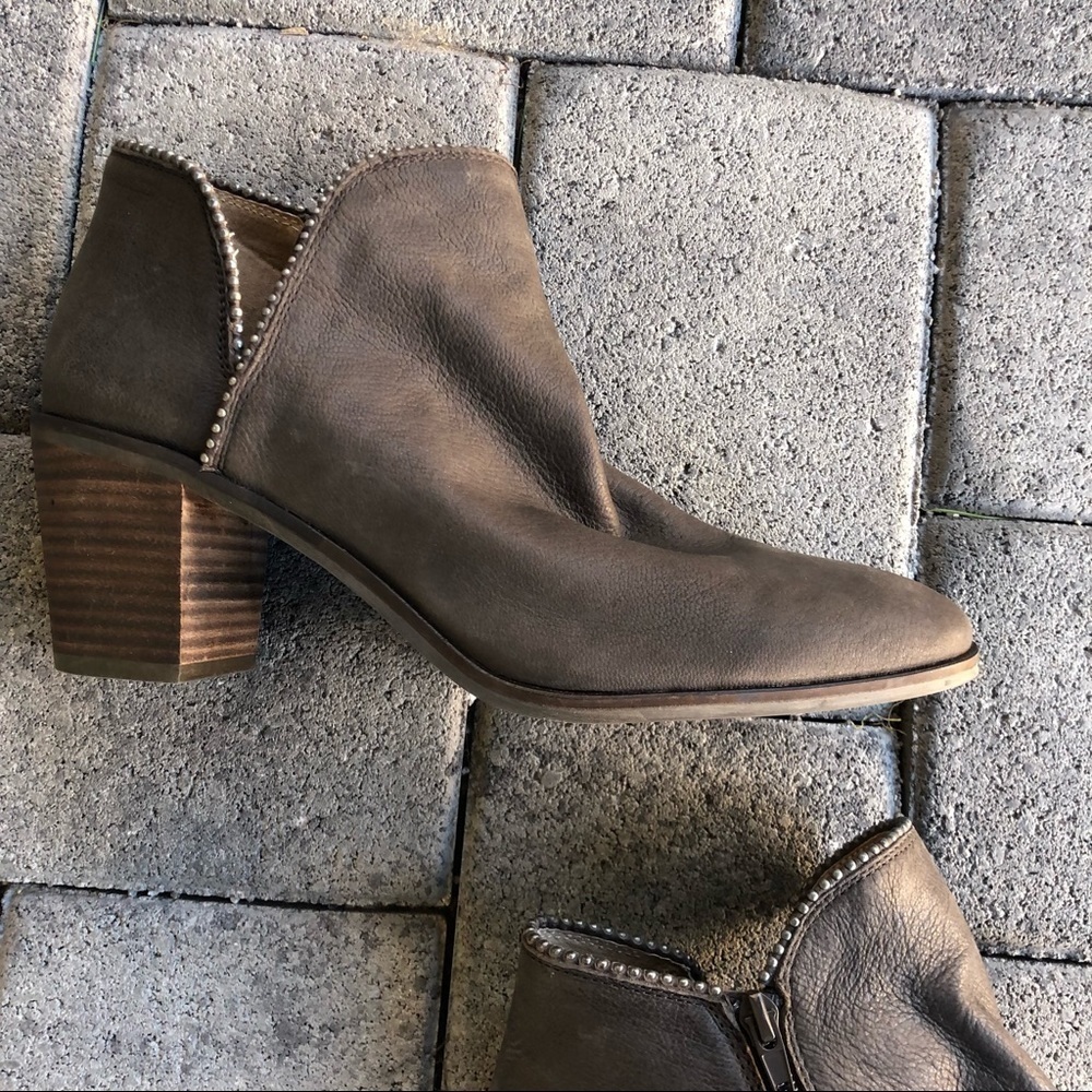 NWT Lucky Brand Pincah2 Studded Block Heel Booties in Gray size 10 - Picture 10 of 16